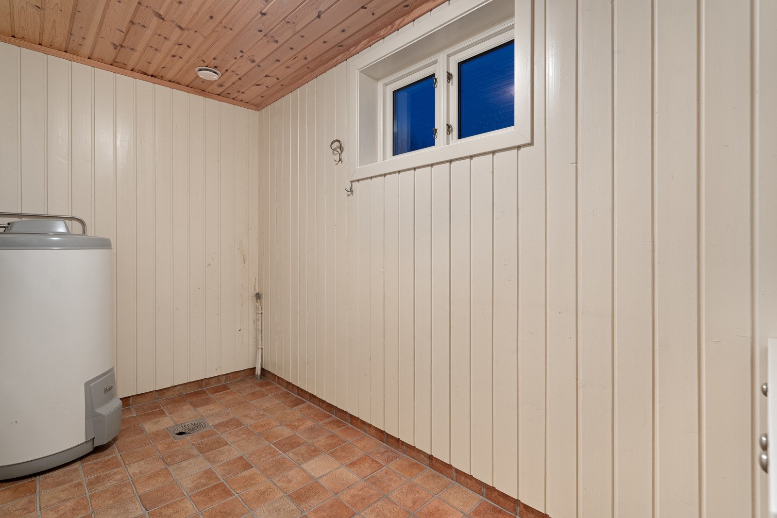 Det er mulig å innstallere dusjkabinett i hjørnet på badet. Galleribilde