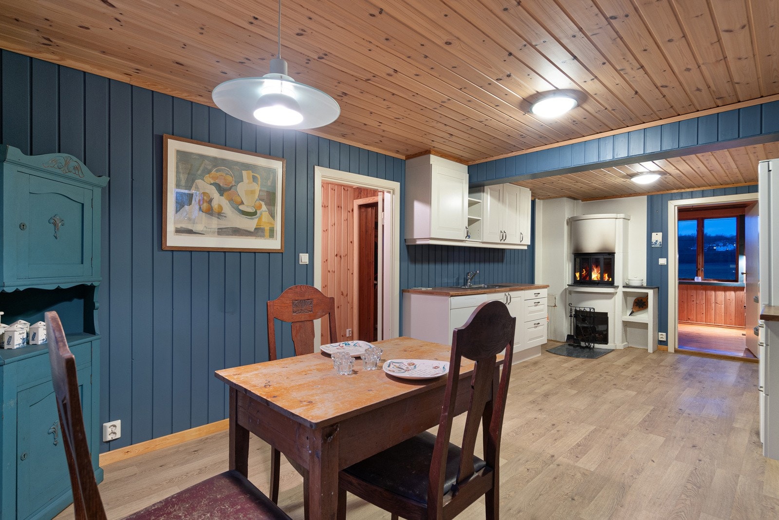 Hyggelig kjøkken som automatisk blir husets samlingspunkt! Galleribilde