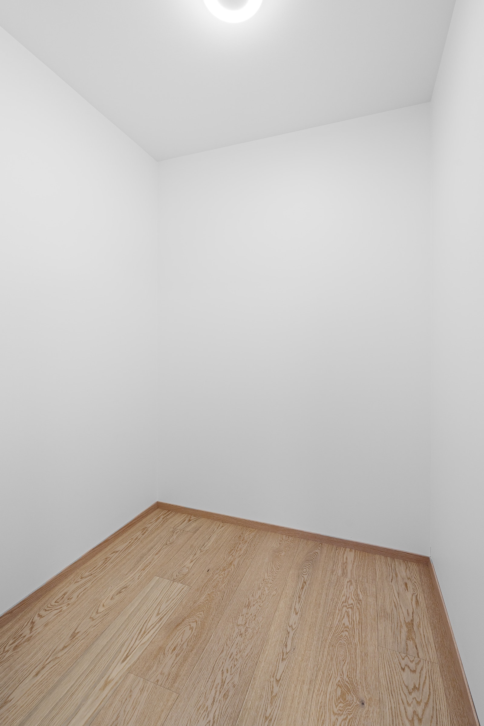 Walk in closet/Bod i soverom 1 Galleribilde