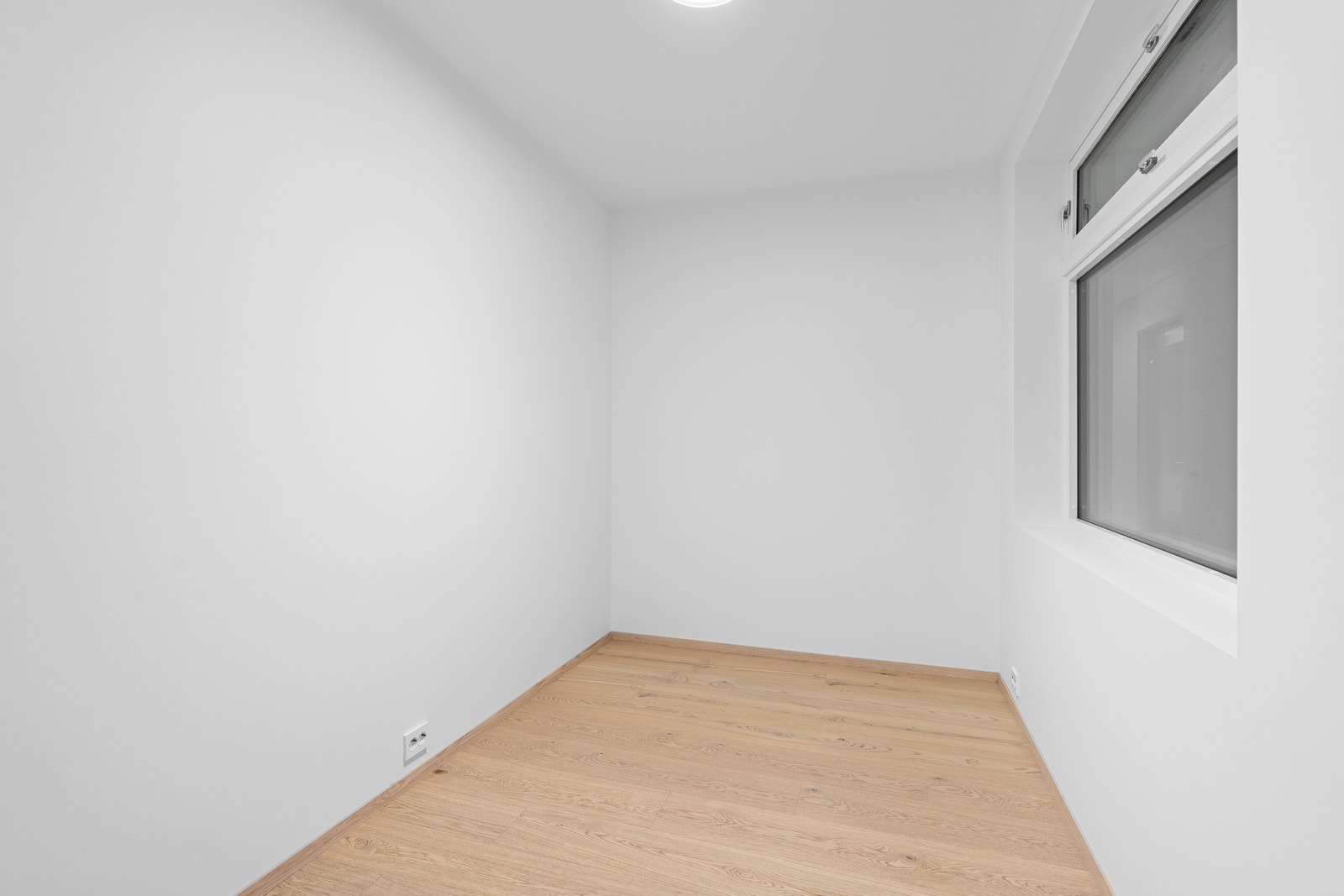 Rom regulert som medierom, grunnet daglysnivå. Godkjent for varig opphold. Galleribilde