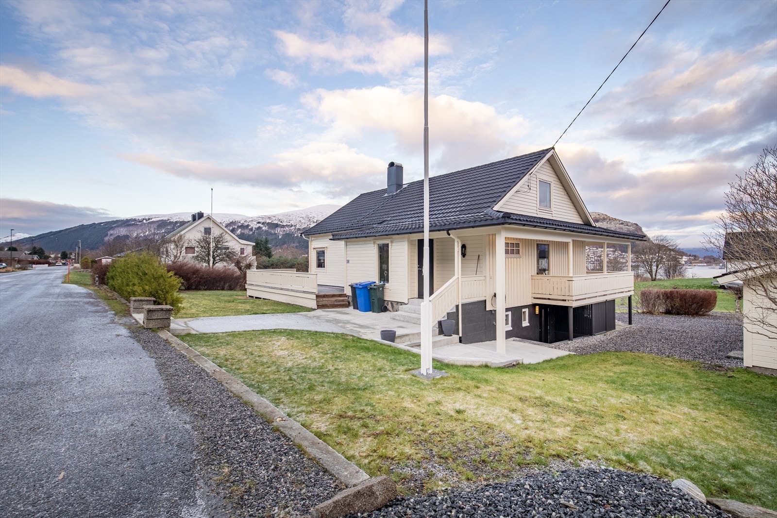 Boligen er blitt mye oppgradert i 2025 og holder en gjennomgående god standard Galleribilde