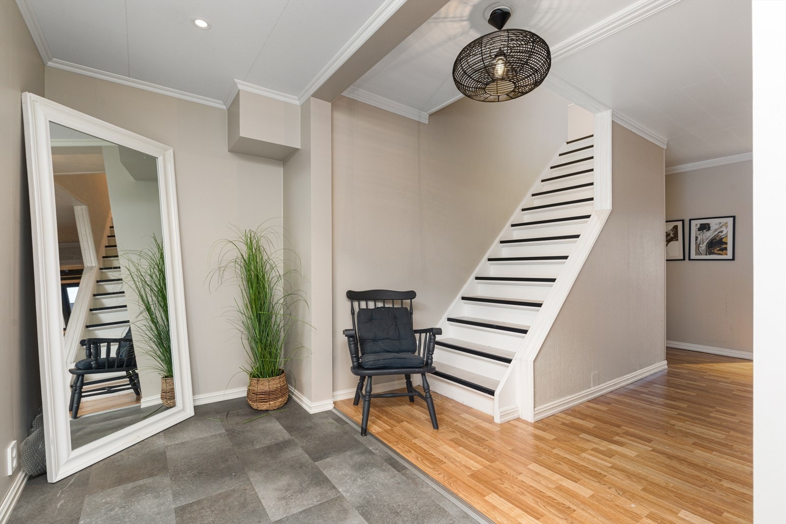 Gang/entré i hovedetasjen Galleribilde