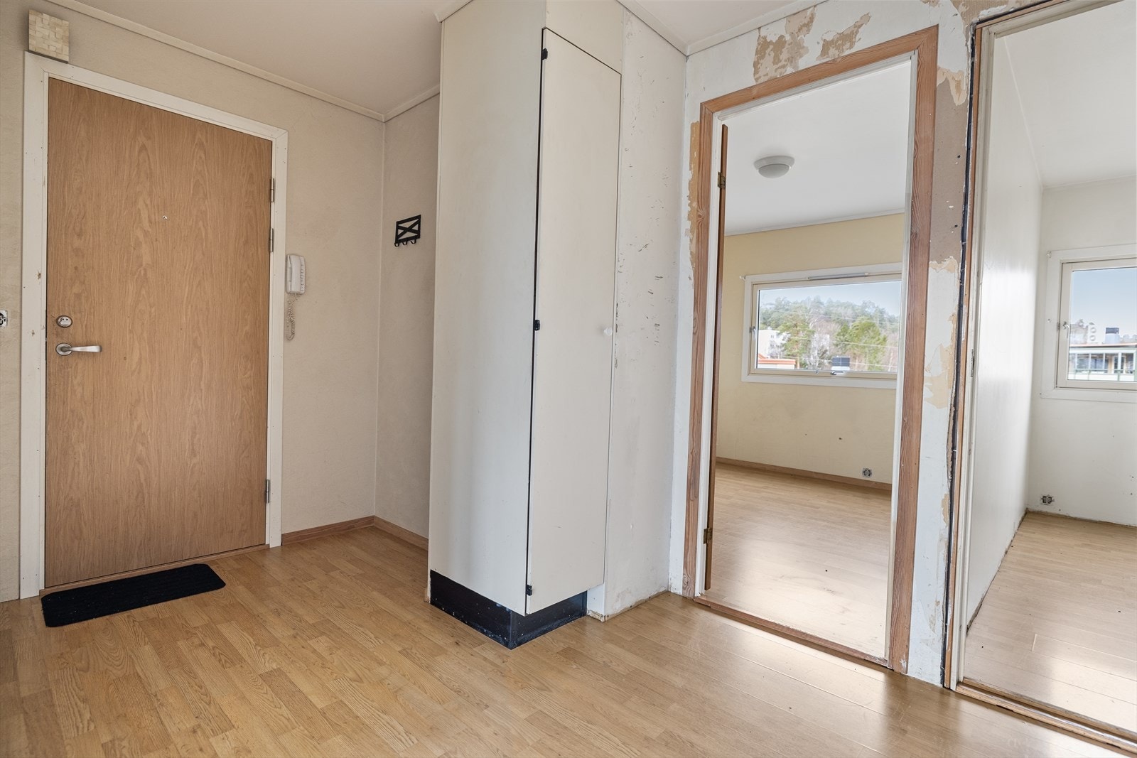 Entrè med plass til garderobeløsning. Galleribilde