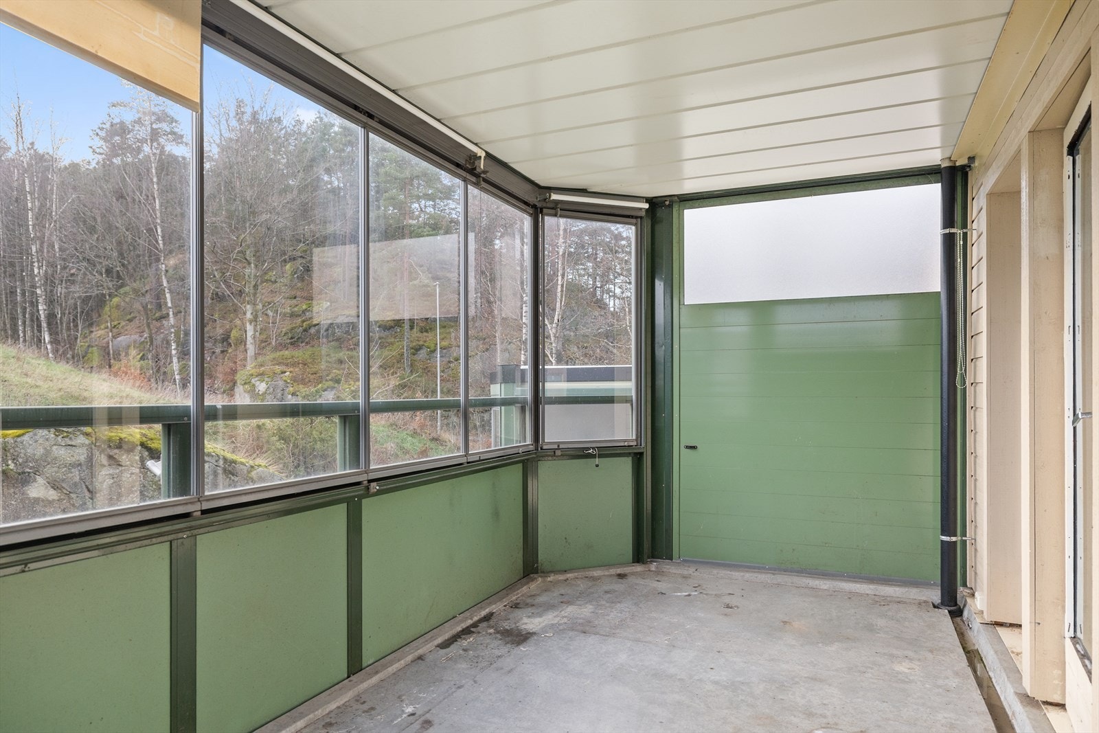 Her sitter du lunt og skjermet, samtidig som du kan nyte både solen og utsikten. Galleribilde