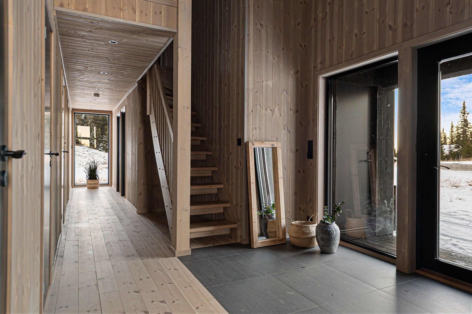 Inngangspartiet har direkte tilgang til en ekstern bod på 5 m². Galleribilde