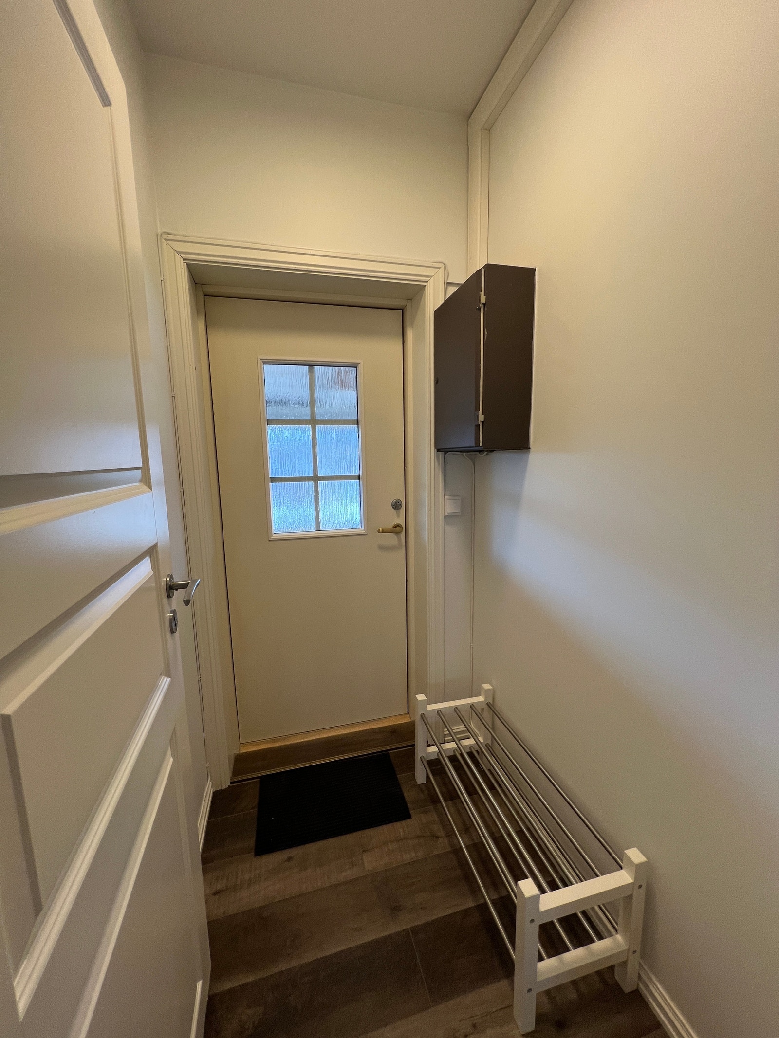 Romslig entré Galleribilde