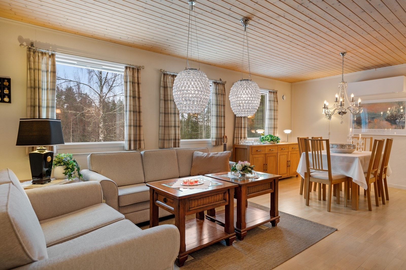 Lys og innbydende stue. Galleribilde