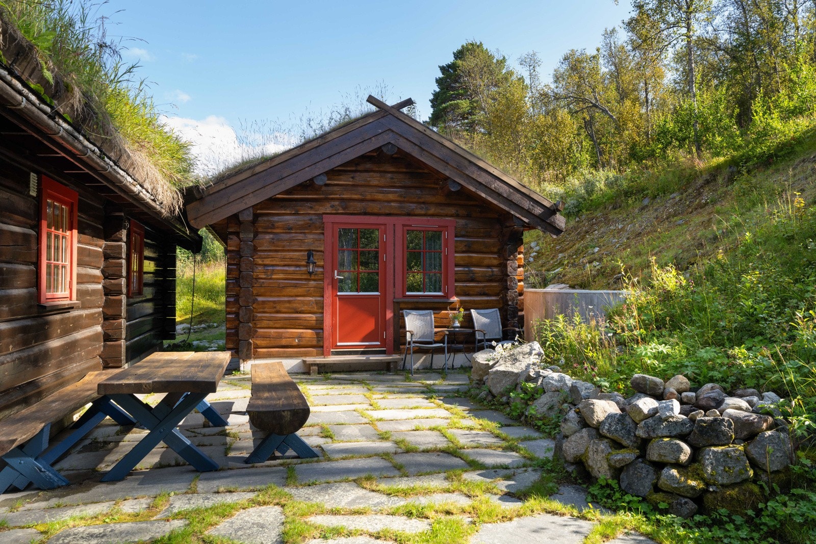 Koselig anneks med kort vei inn i hytta. Galleribilde