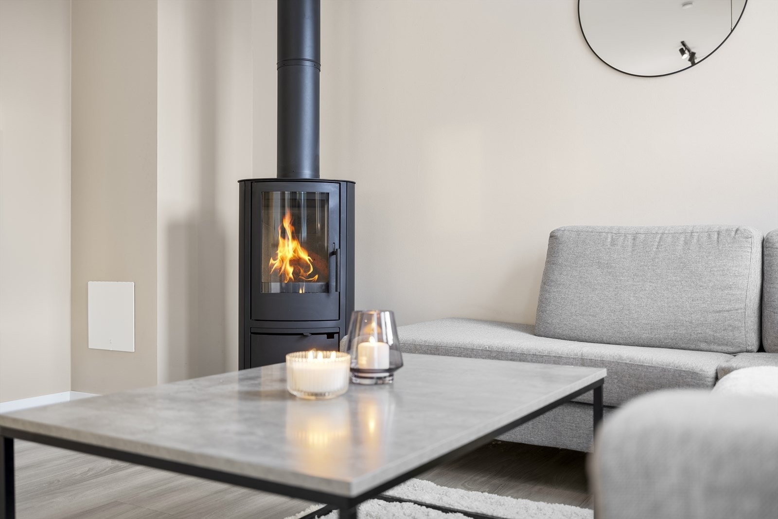 Det er montert peisovn som bidrar til en god atmosfære. Galleribilde