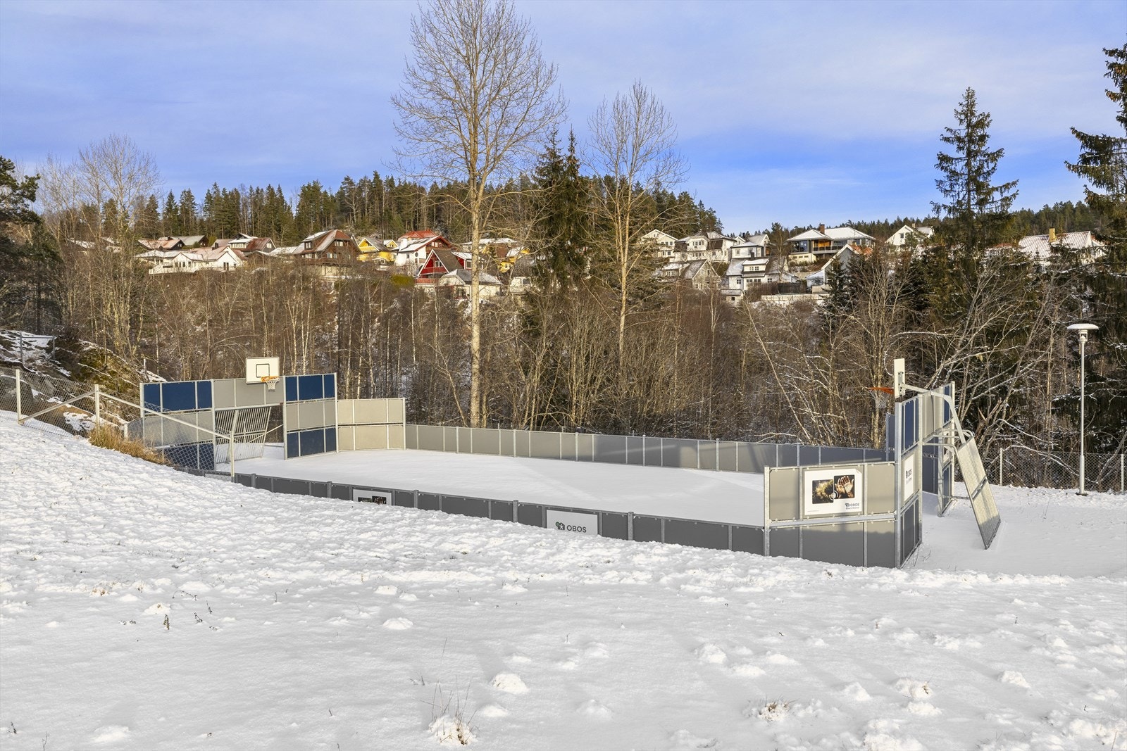 Fotballbane og basketballbane rett i nærheten! Galleribilde