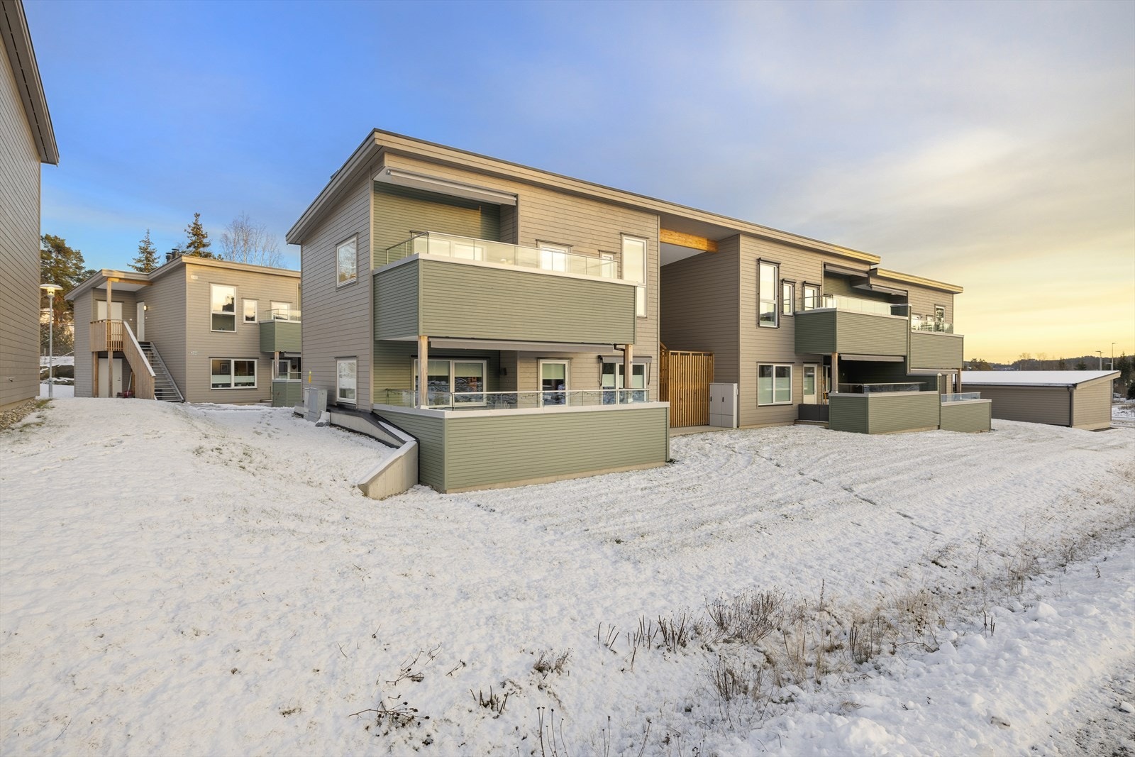 Leiligheten er beliggende i Ytre Enebakk, omgitt av natur med rolig atmosfære rett utenfor døren. Galleribilde