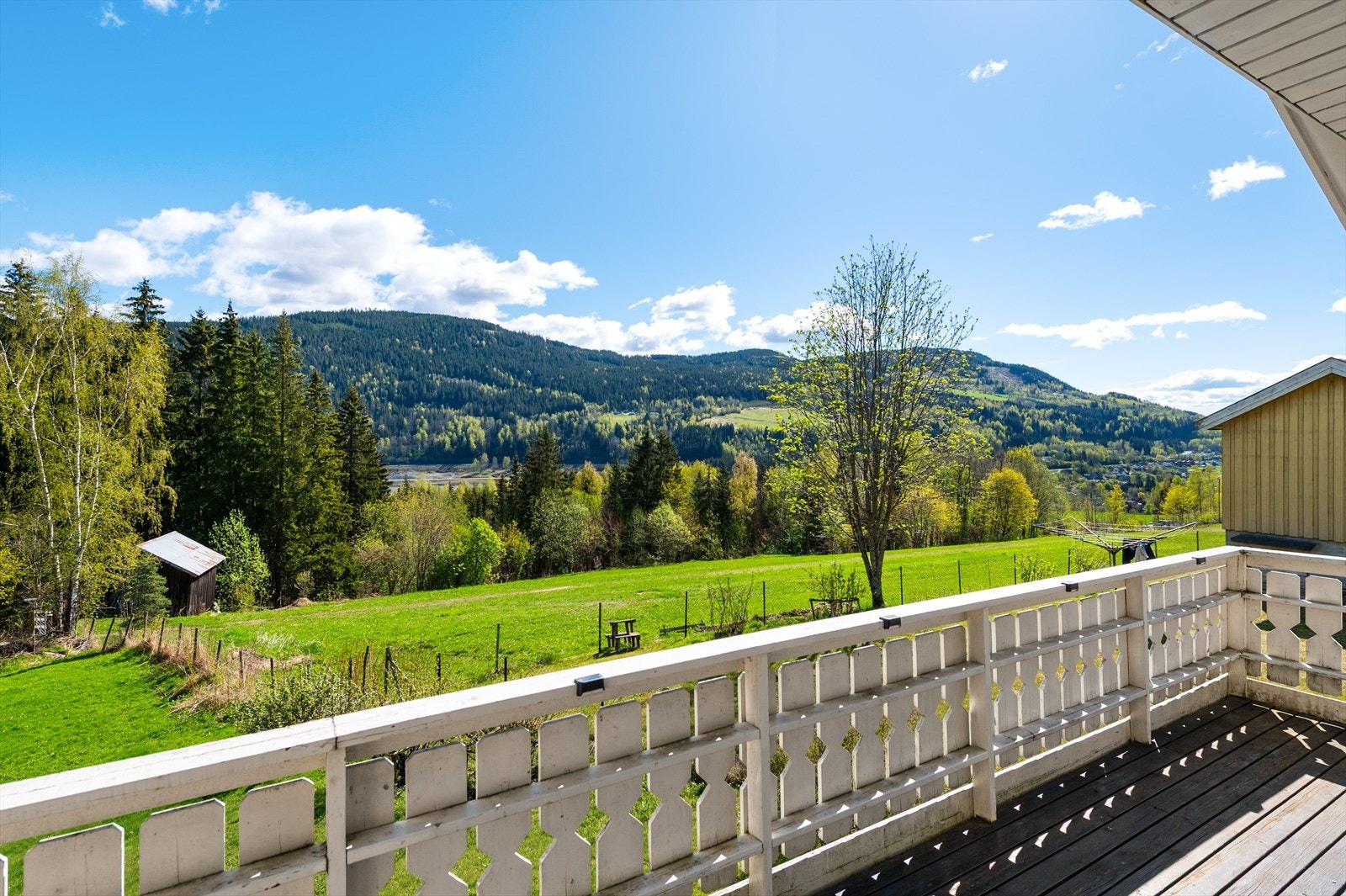 Hyggelig utsyn fra verandaen! Galleribilde
