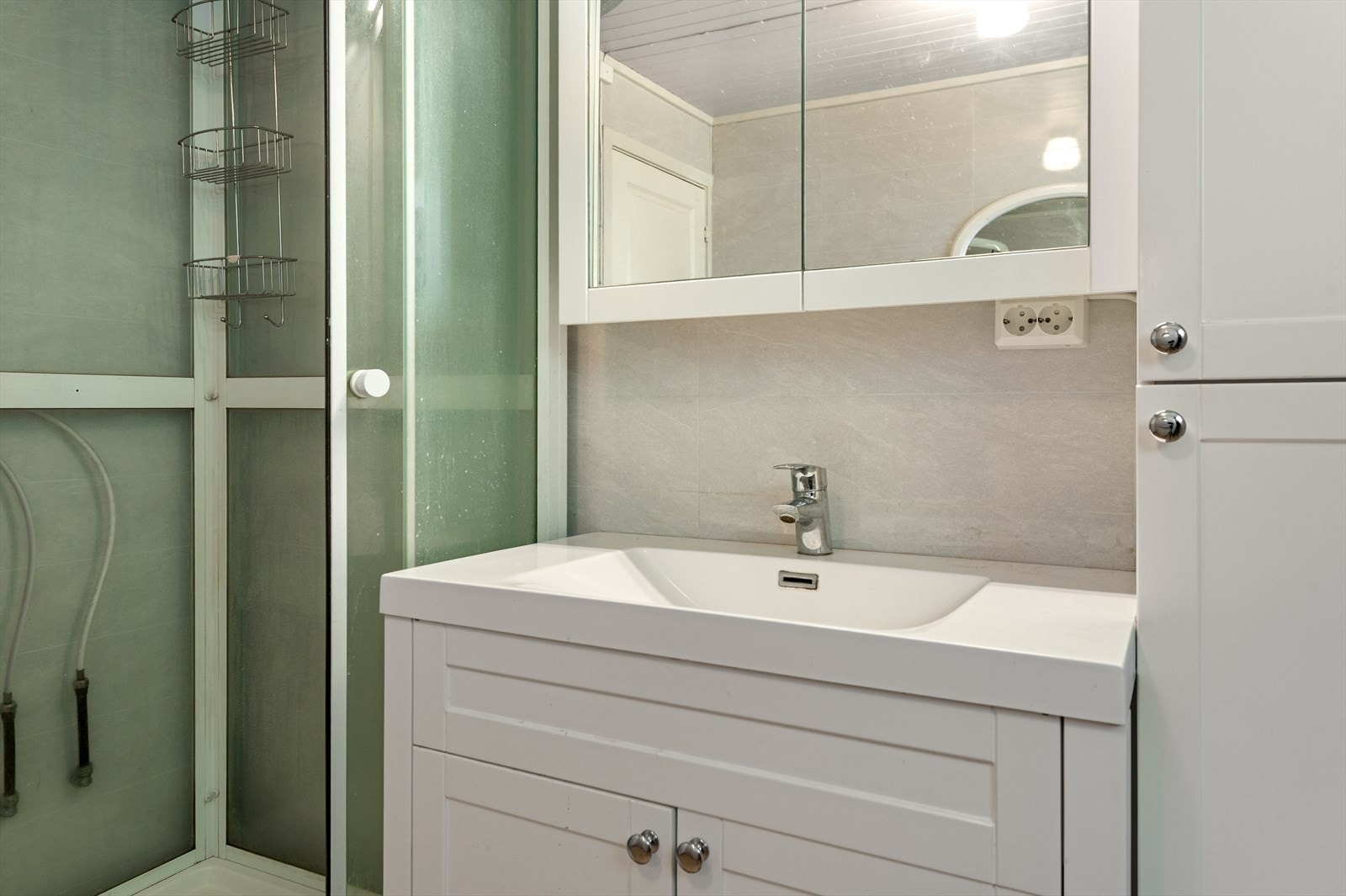 Lys baderomsinnredning. Galleribilde