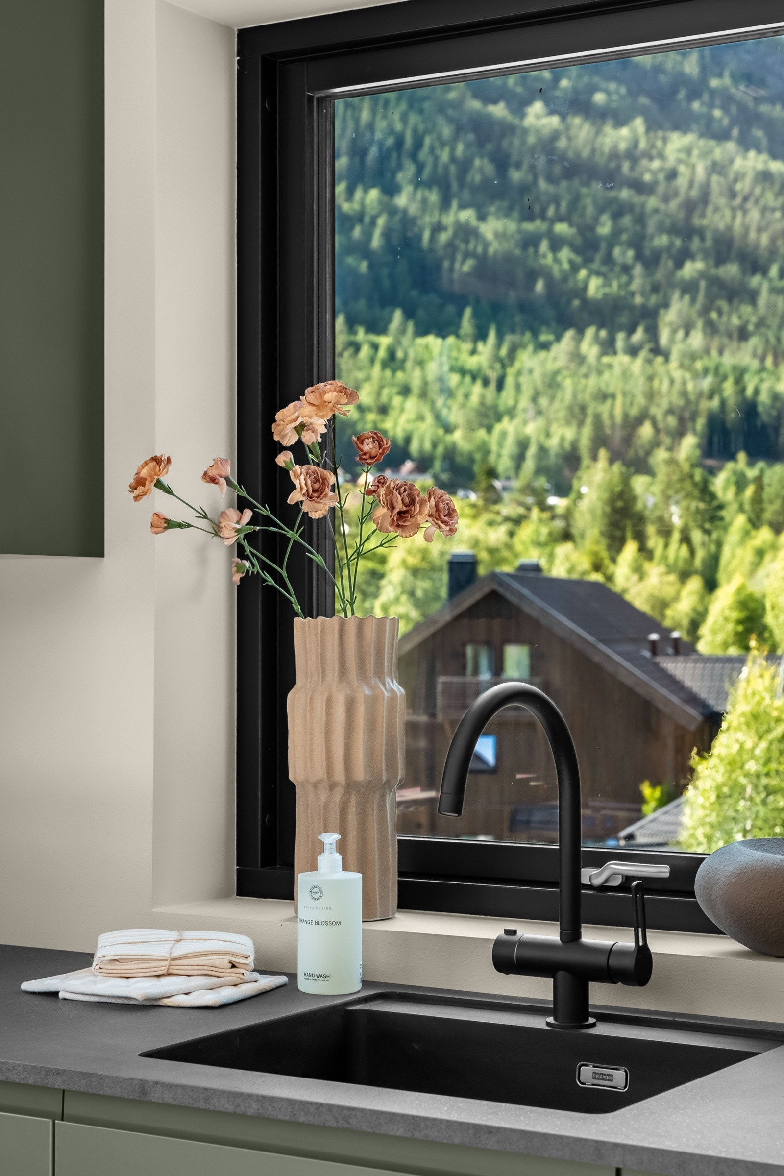 Leiligheten er helt ny, klar til bruk og selges uten møbler Galleribilde