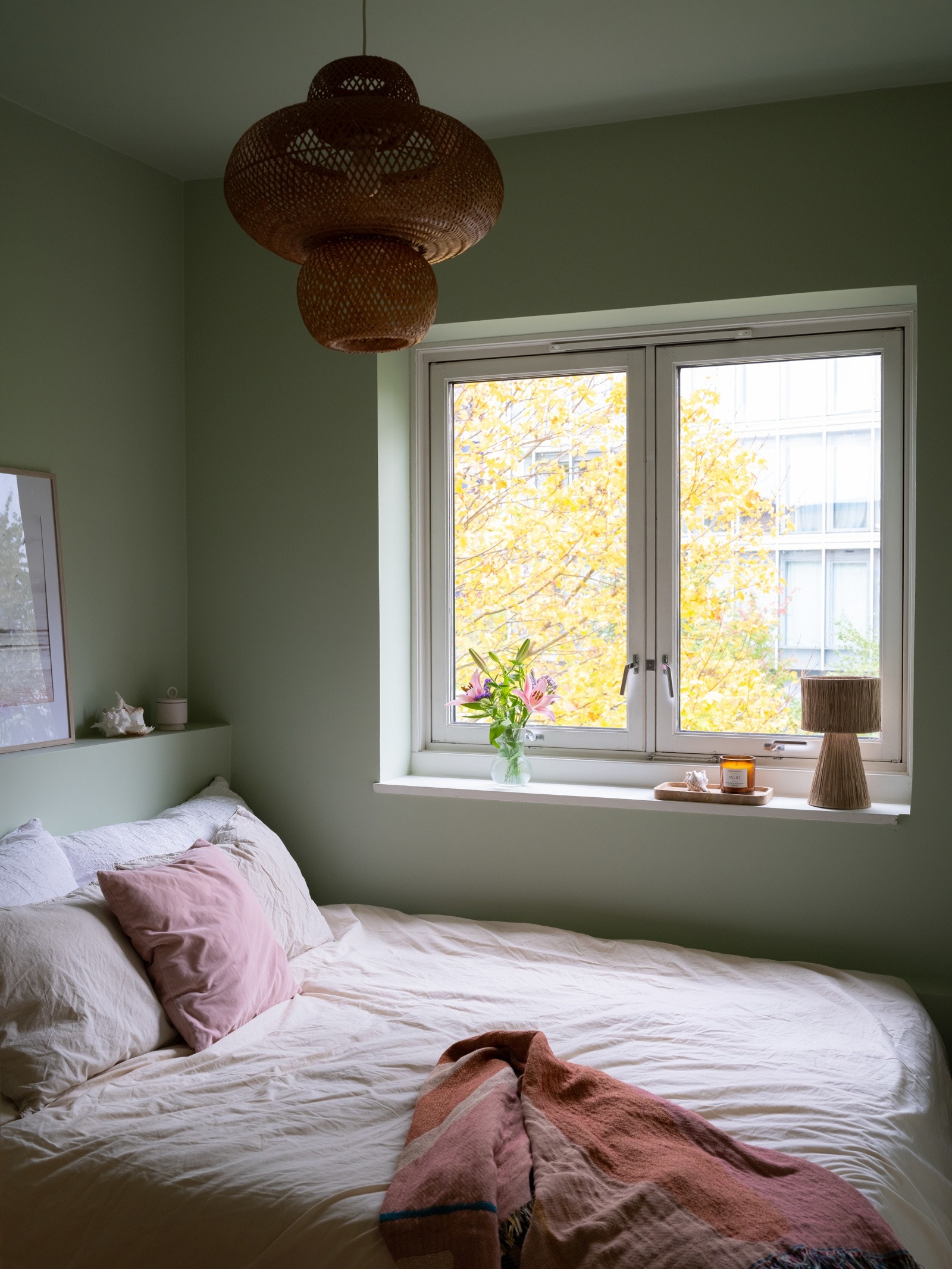 Stort vindu gir godt med lysinnslipp og gode muligheter for lufting. Galleribilde