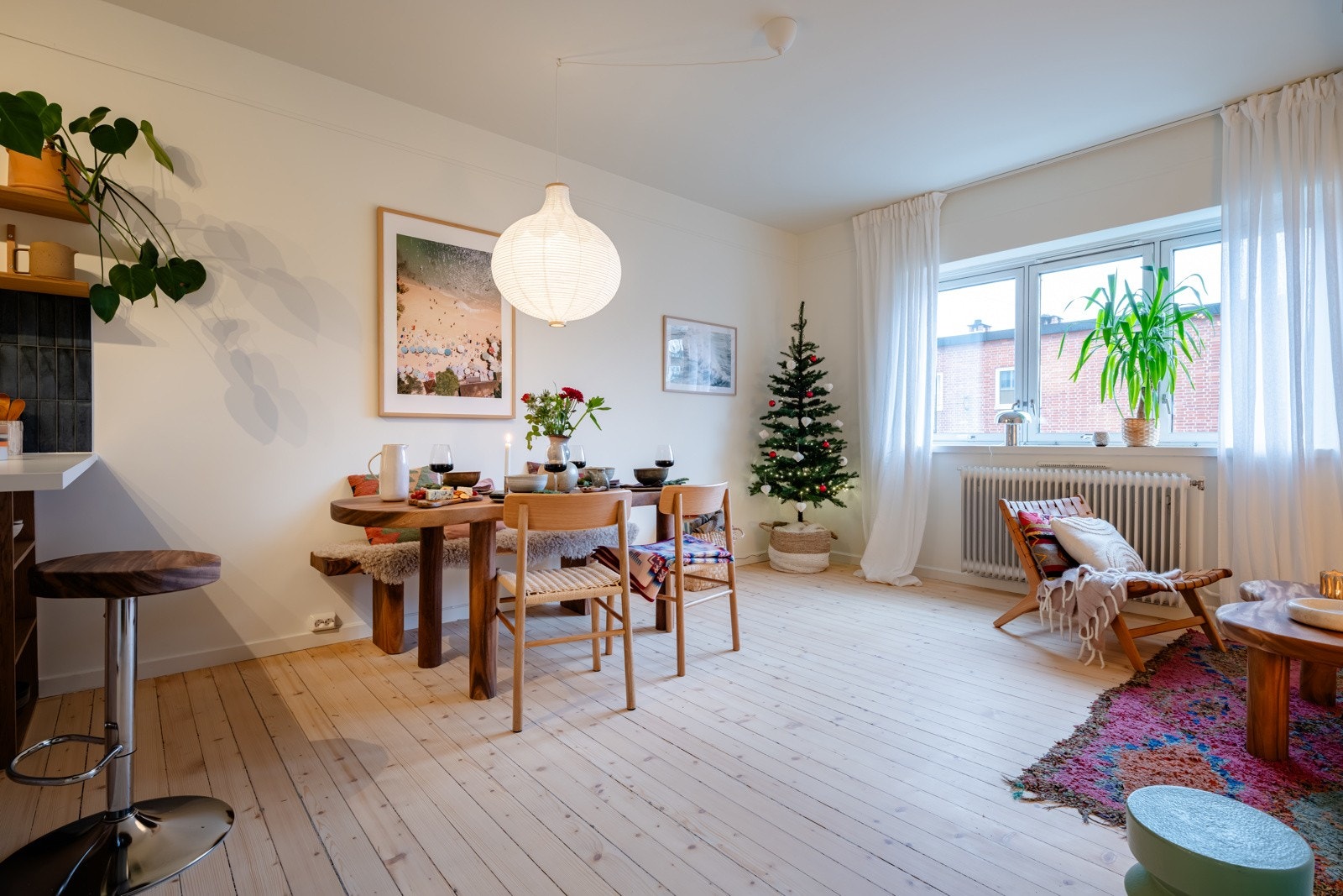 Her kommer du til en lys og stilren 3-roms med en god og luftig planløsning. Galleribilde