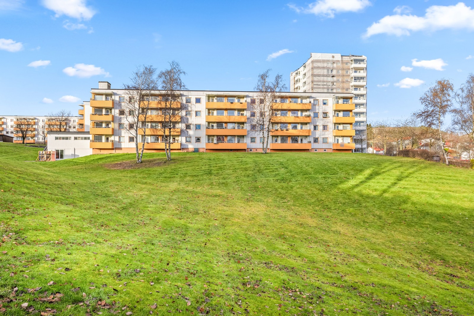 Borettslaget har 232 p-plasser og 162 garasjer som leies ut etter ventelister. Galleribilde
