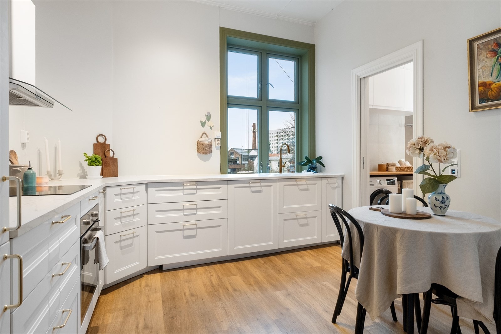 Innbydende kjøkken fra 2019 Galleribilde