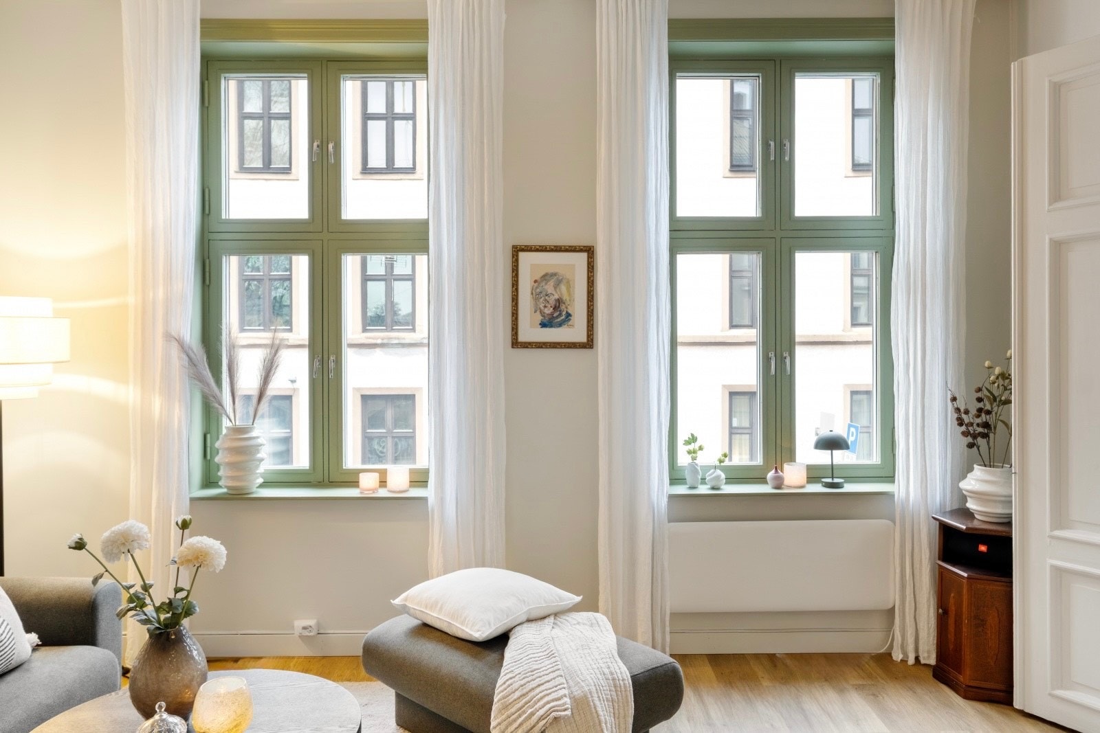 Leiligheten ligger i 2. etasje og vender mot bakgård og Holsts gate, godt skjermet fra Vogtsgate Galleribilde