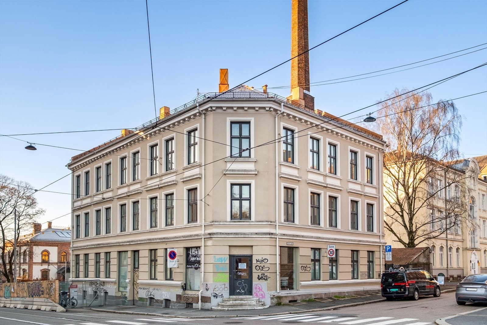 Klassisk og flott bygård med en svært ettertraktet beliggenhet Galleribilde