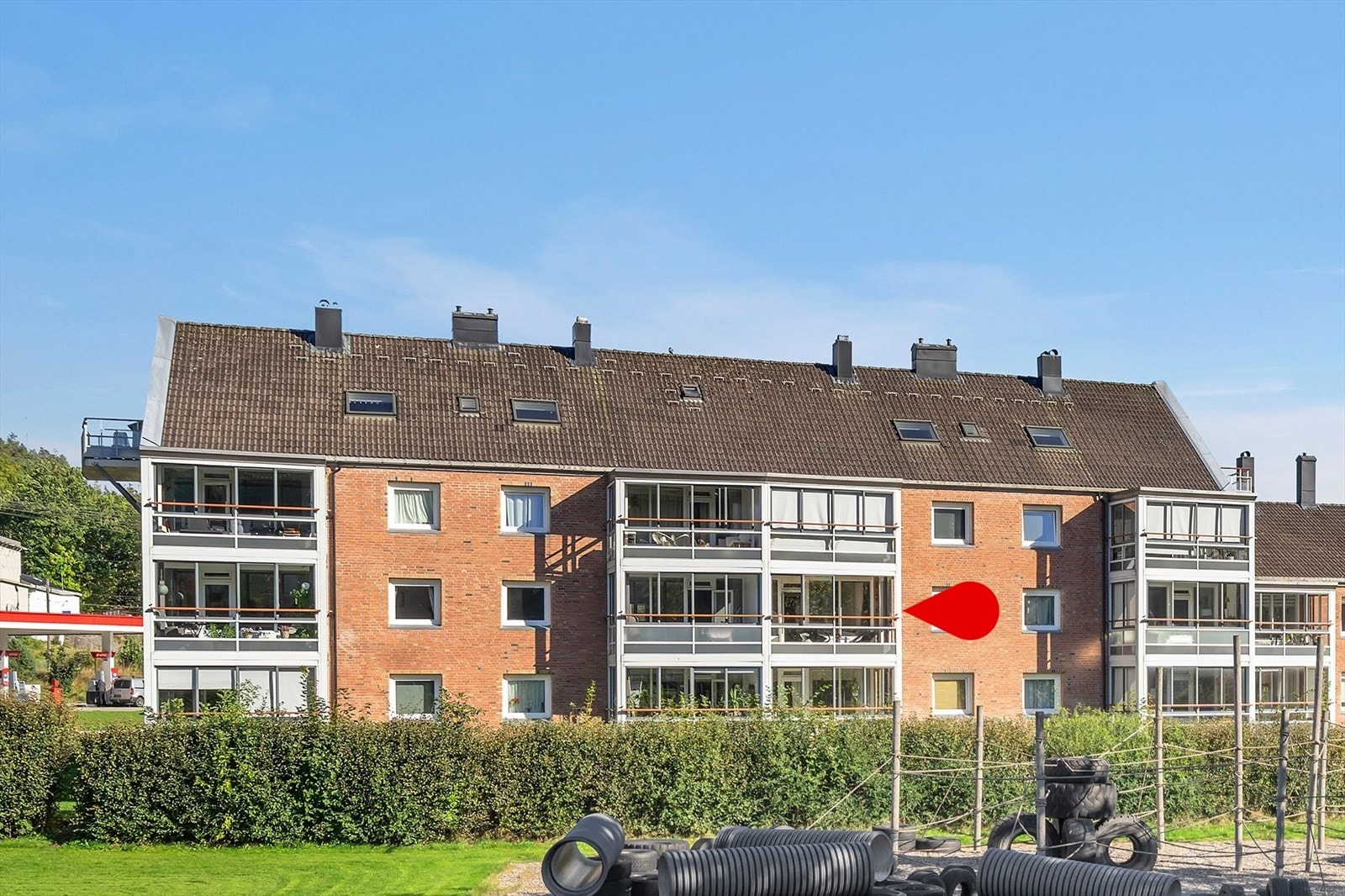 Velkommen til en lys og innbydende 3-roms leilighet med sentral og attraktiv beliggenhet på Grim! Galleribilde