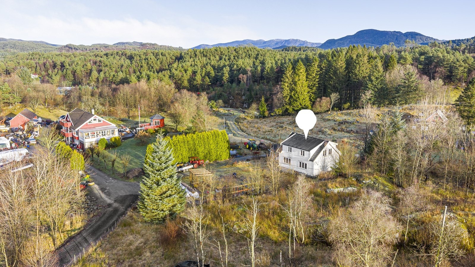 Nesevegen 44 er en enebolig over to plan med stort potensiale Galleribilde