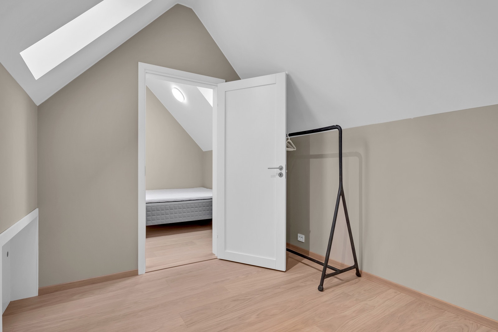 Stue, med soverom 2 på innsiden. Galleribilde