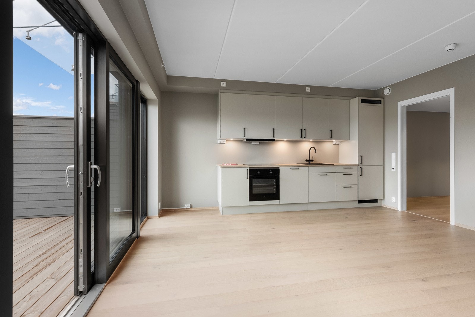 Praktisk arbeidsbenk og moderne løsninger. Galleribilde