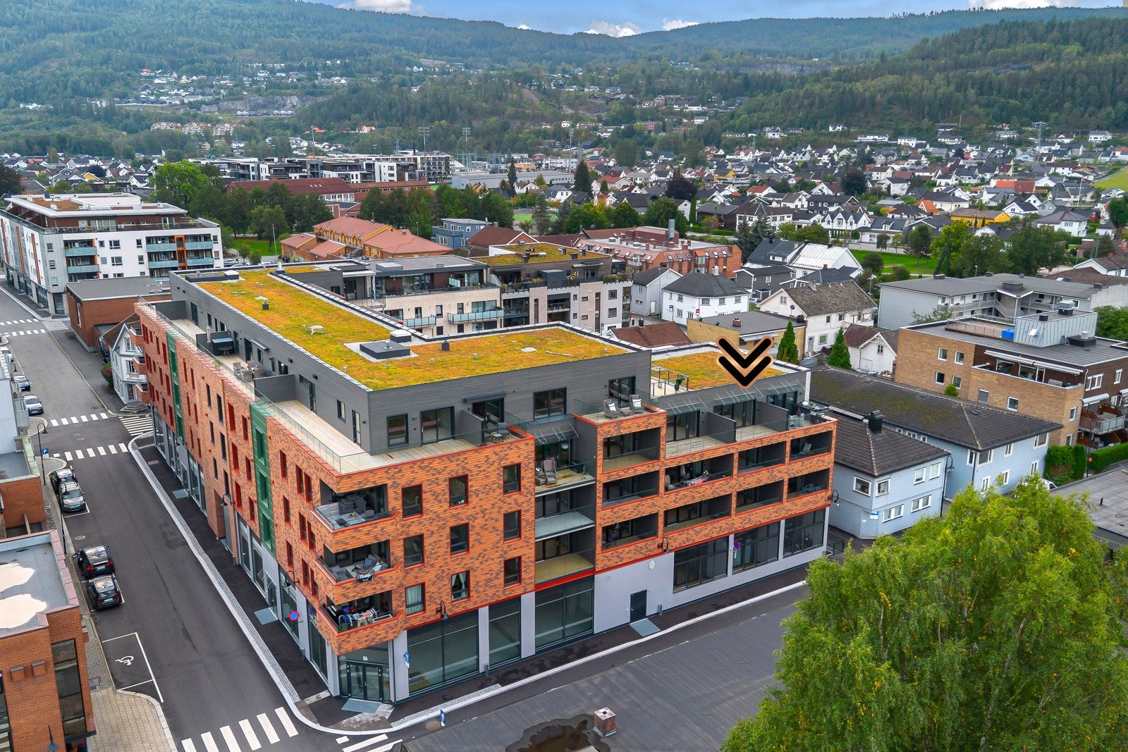 Området har nærhet til skoler, barnehager, offentlig kommunikasjon og gode servicetilbud. Galleribilde