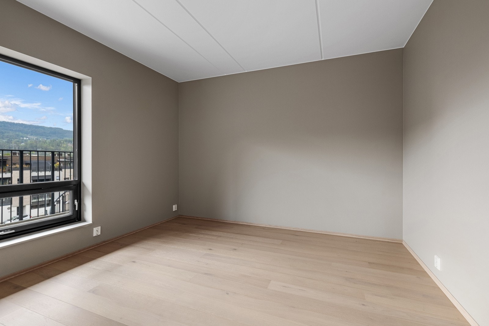 Leiligheten har et soverom på 12 kvm. Galleribilde