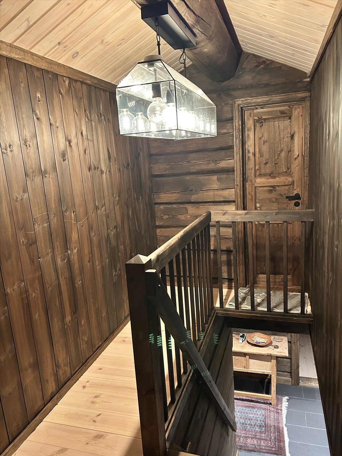 Velkommen opp på hemsen, med to hemsrom. Galleribilde