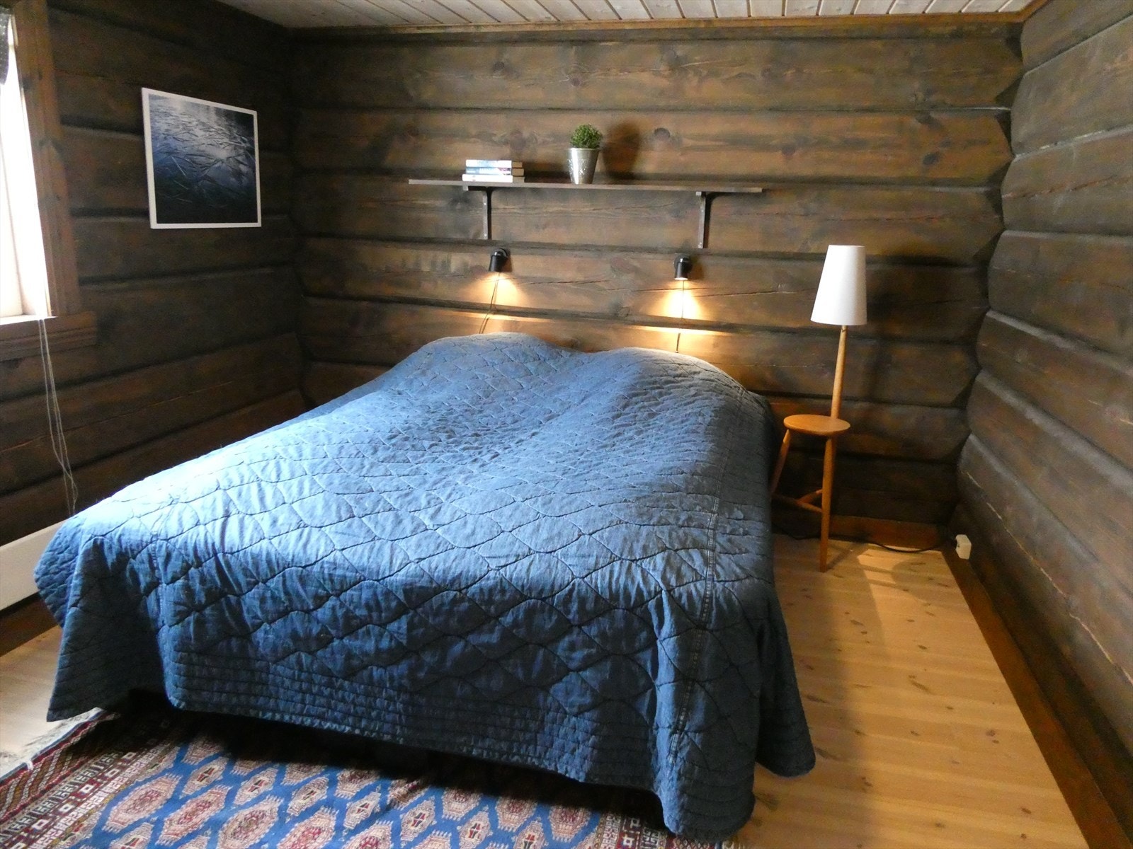 Hytta har tre soverom. Soverom 1 innredet med dobbeltseng. Galleribilde