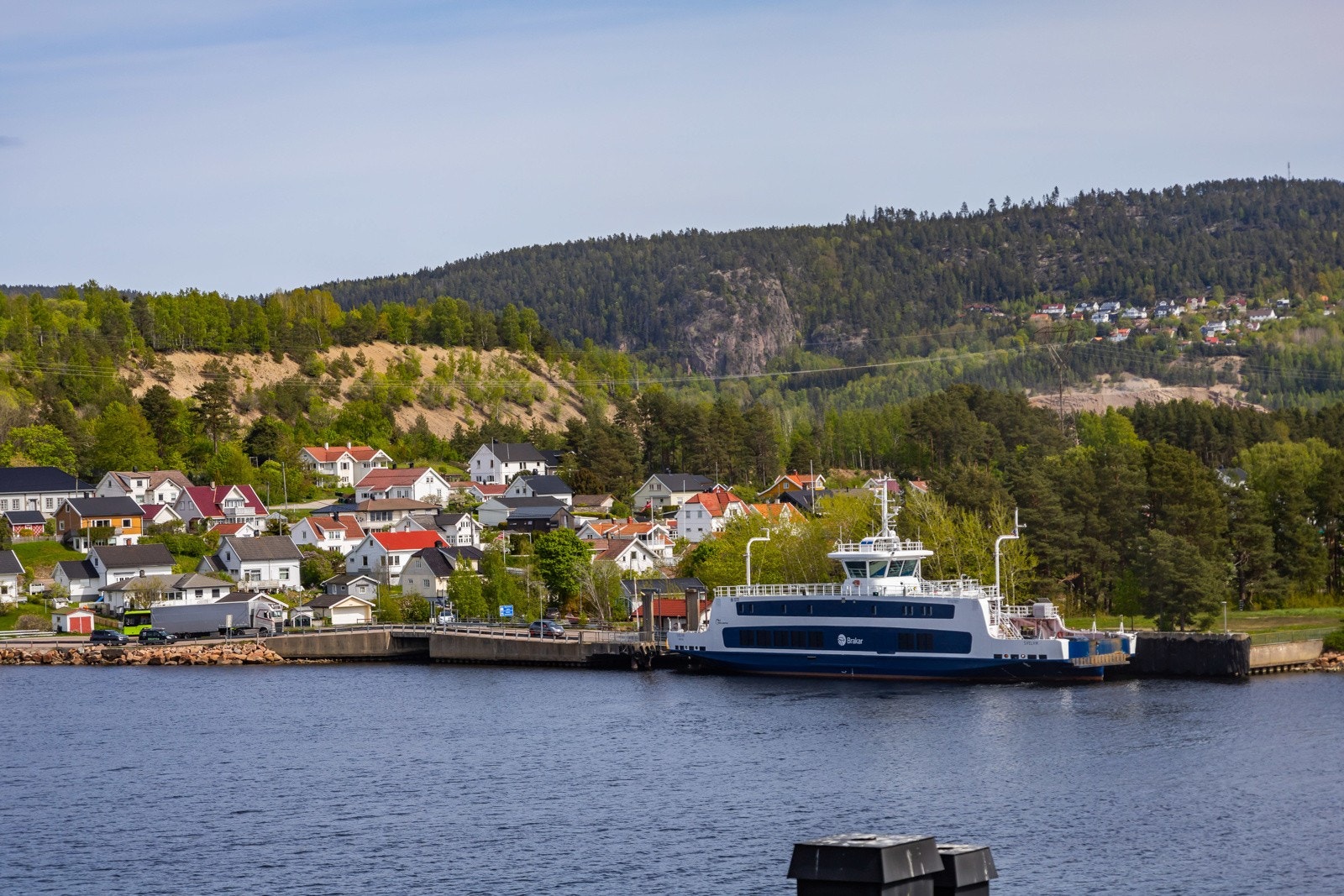 Svelvik er et idyllisk tettsted, og har Norges korteste ferjestrekning. Galleribilde