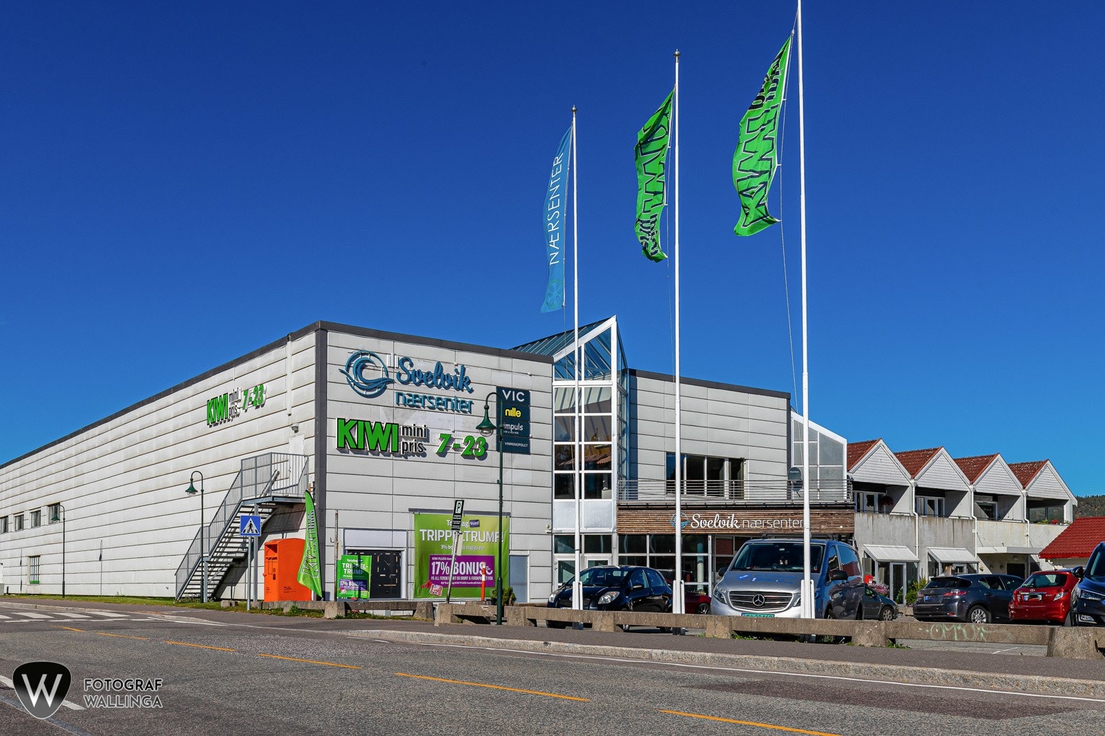 Svelvik nærsenter med Kiwi, Nille og Hovland (tidl. Vic) for å nevne noen. Galleribilde