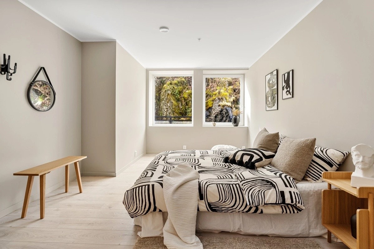 Soverom 1 på 17,5kvm med privat bad. Galleribilde