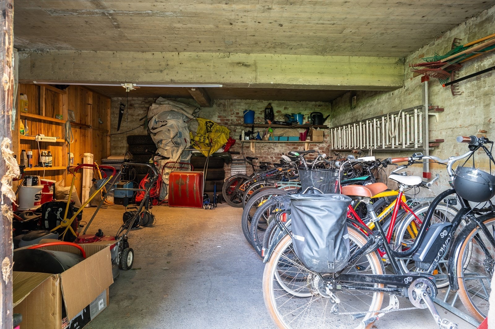 Felles sykkelparkering. Galleribilde