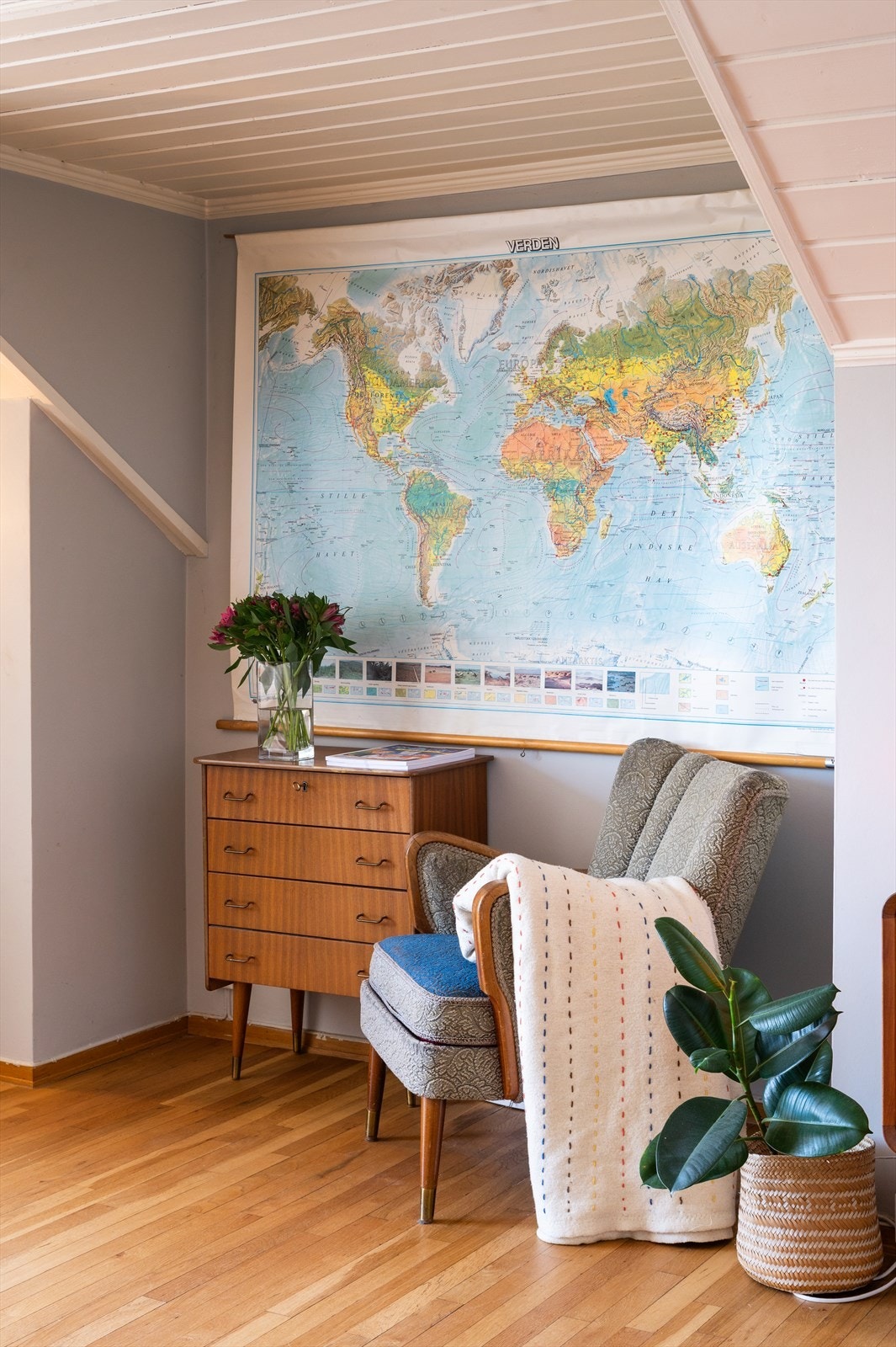 Stuen innbyr til flere soner med god plass til blant annet egen lesekrok. Galleribilde