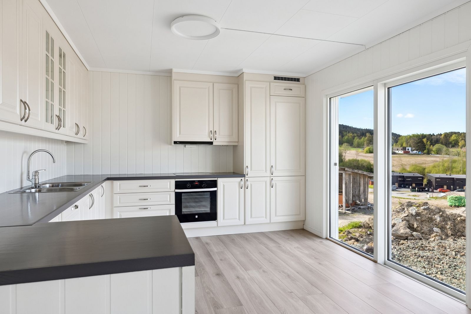 God skap og benkeplass. Galleribilde