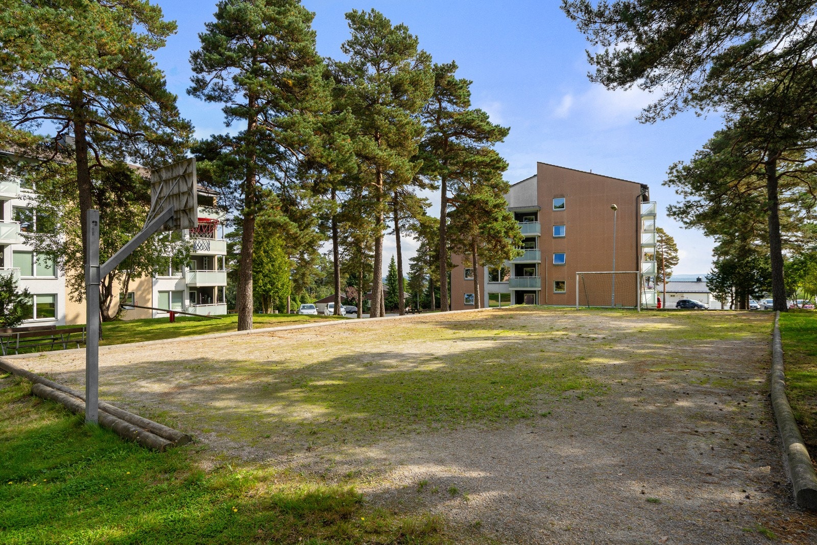 Blokkene ligger i naturskjønne omgivelser med kort vei til flotte merkede turstier i Sarpsborgmarka og Bryggepromenaden Galleribilde