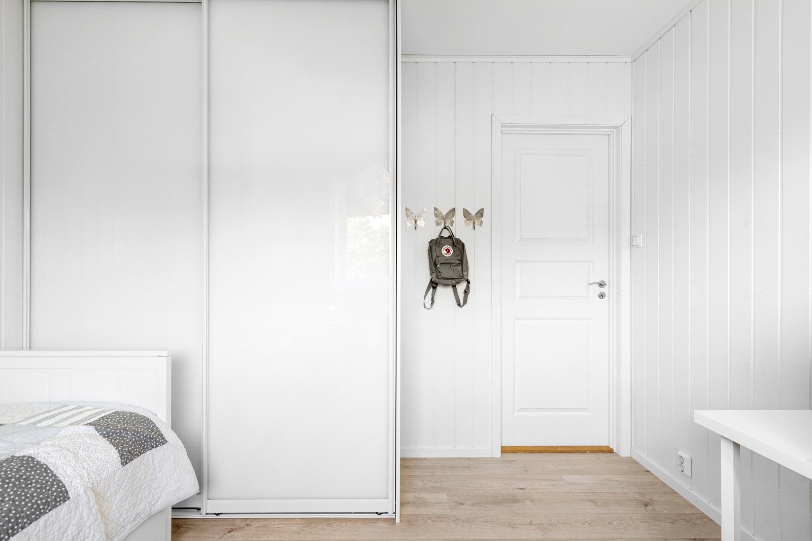 og har også et nyere garderobeskap Galleribilde