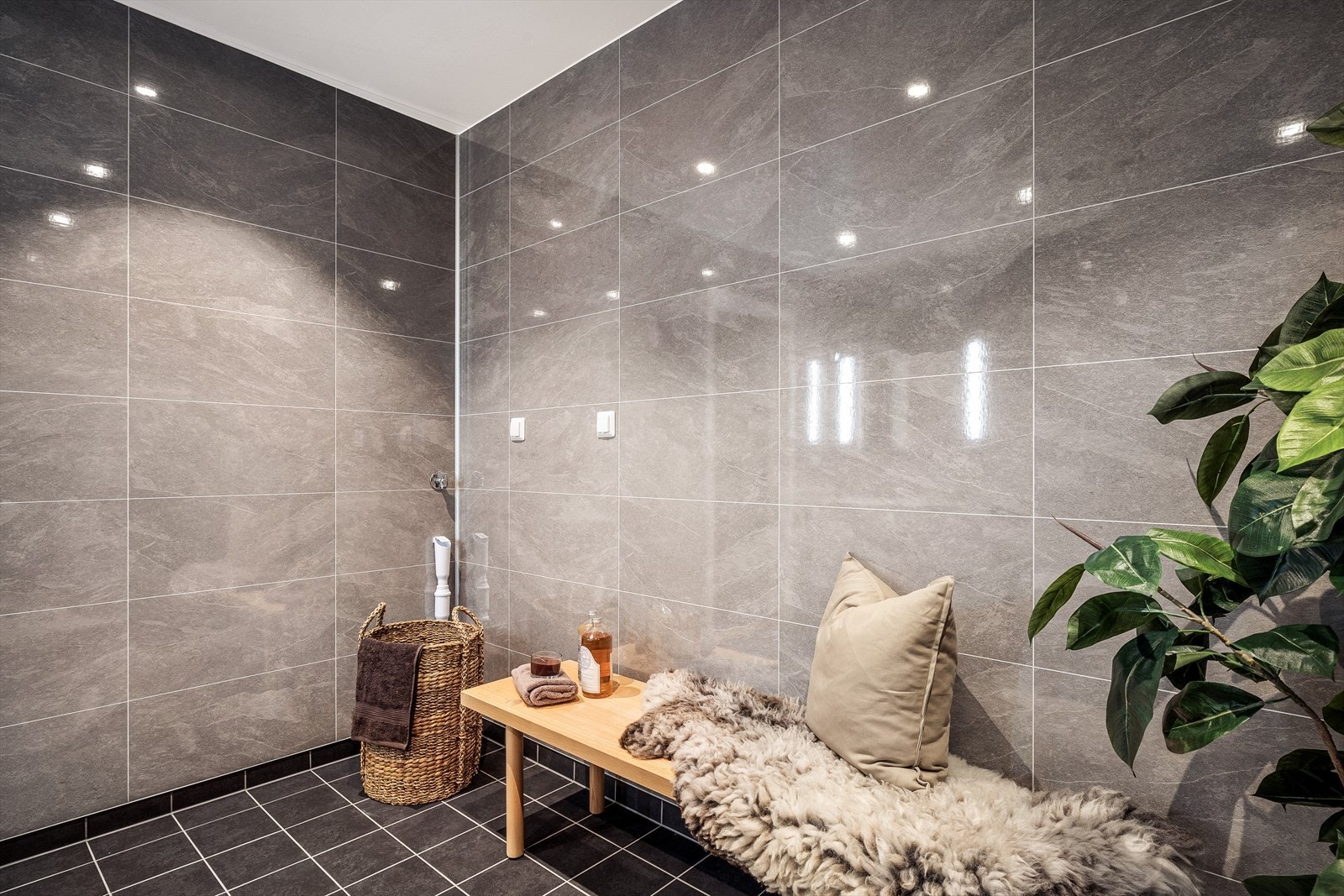 Her er også opplegg for vaskemaskin (Bilder tatt fra tilsvarende bolig som er speilvendt) Galleribilde