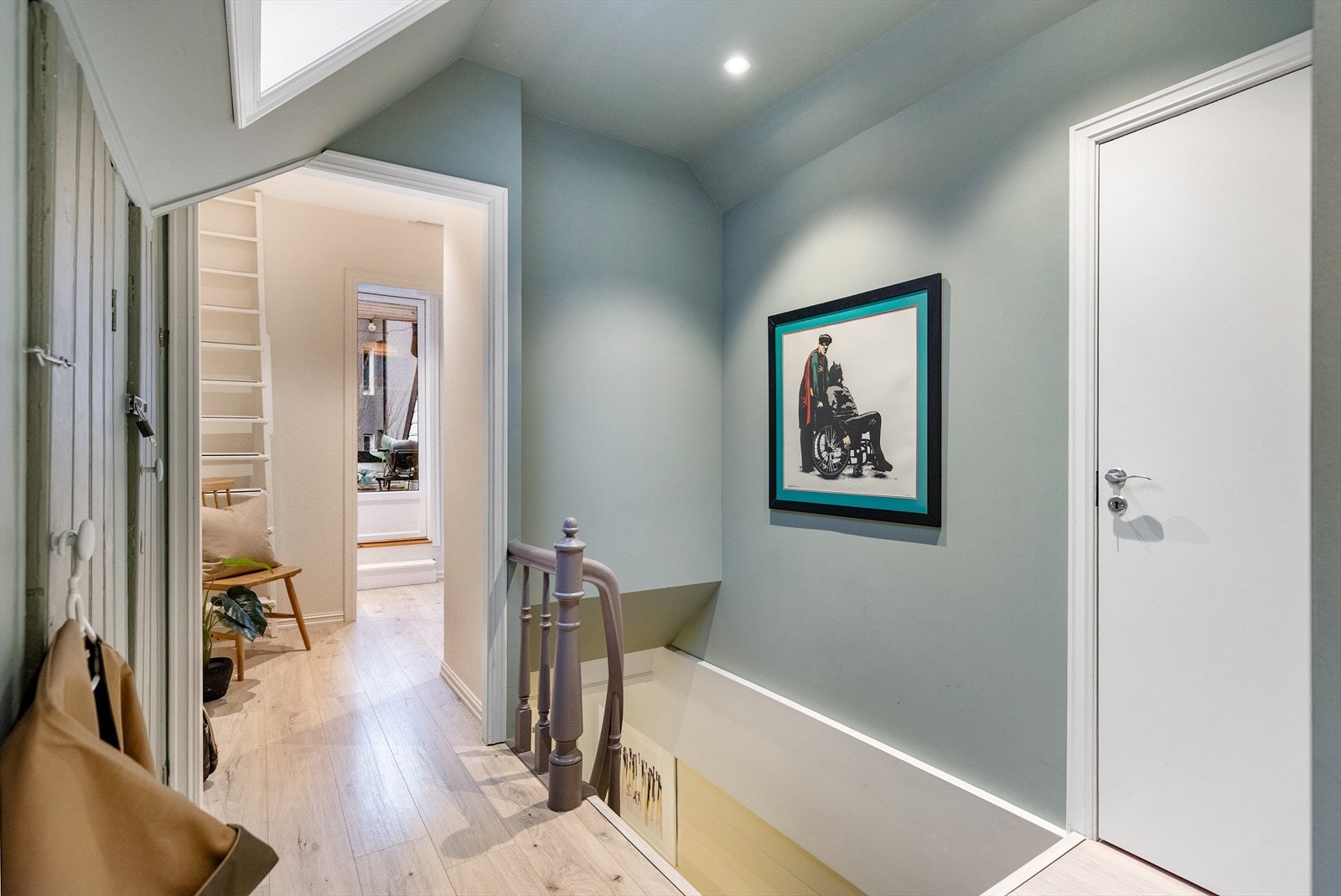 Loftesetasjen består av to soverom, bad og innredet rom. Galleribilde