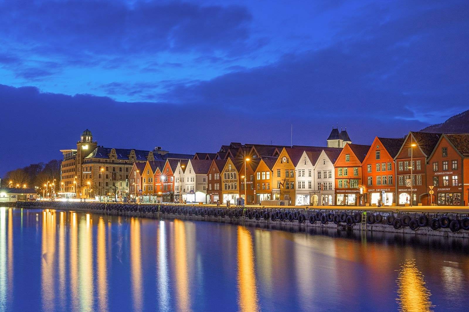 Bergen sentrum og Bryggen er kun noen minutters gange fra boligen. Galleribilde