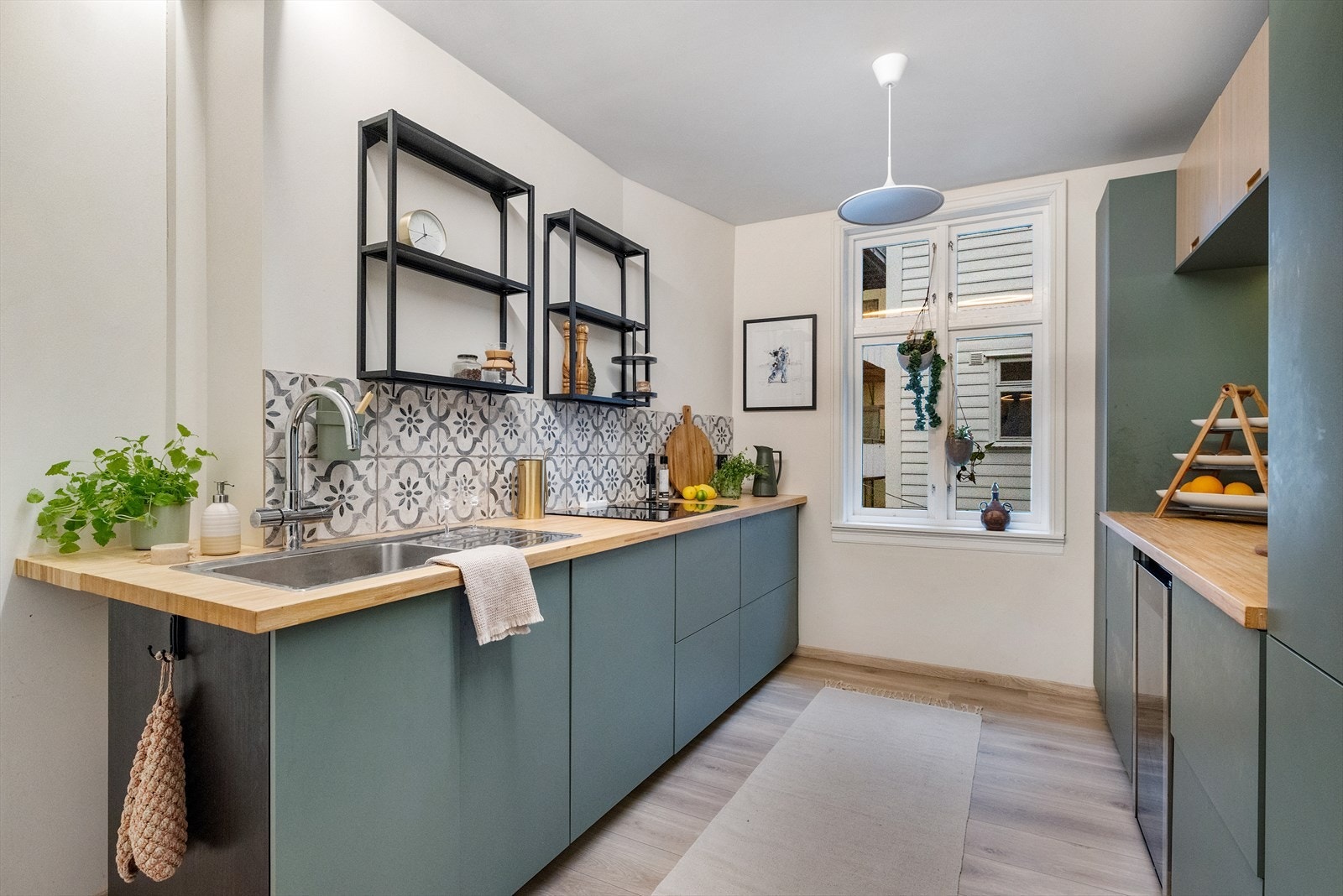 Kjøkkenet er også fra 2021 og er levert av IKEA. Galleribilde