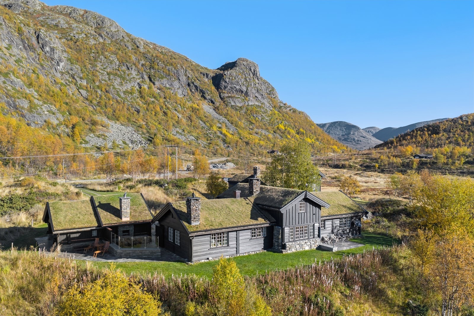 Omgitt av vill, vakker natur og med kort vei til alle aktiviteter du ønsker - sommer som vinter Galleribilde