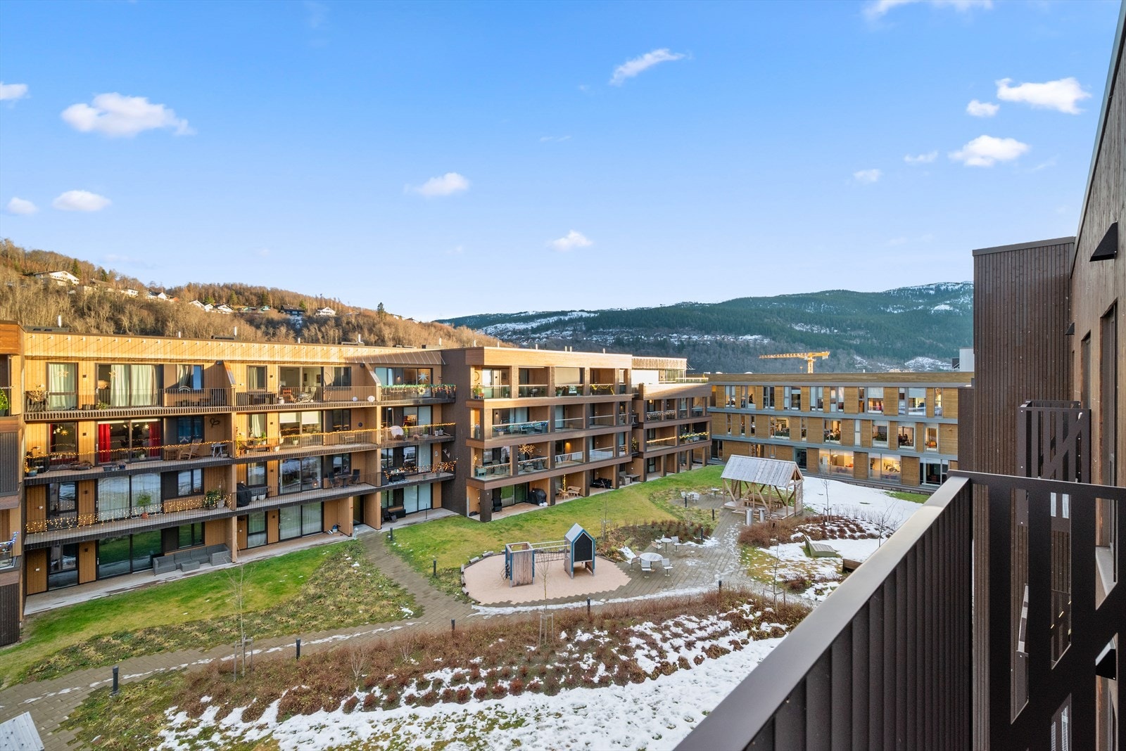 Se film: https://www.finn.no/realestate/homes/ad.html?finnkode=437618222&ci=13 Galleribilde