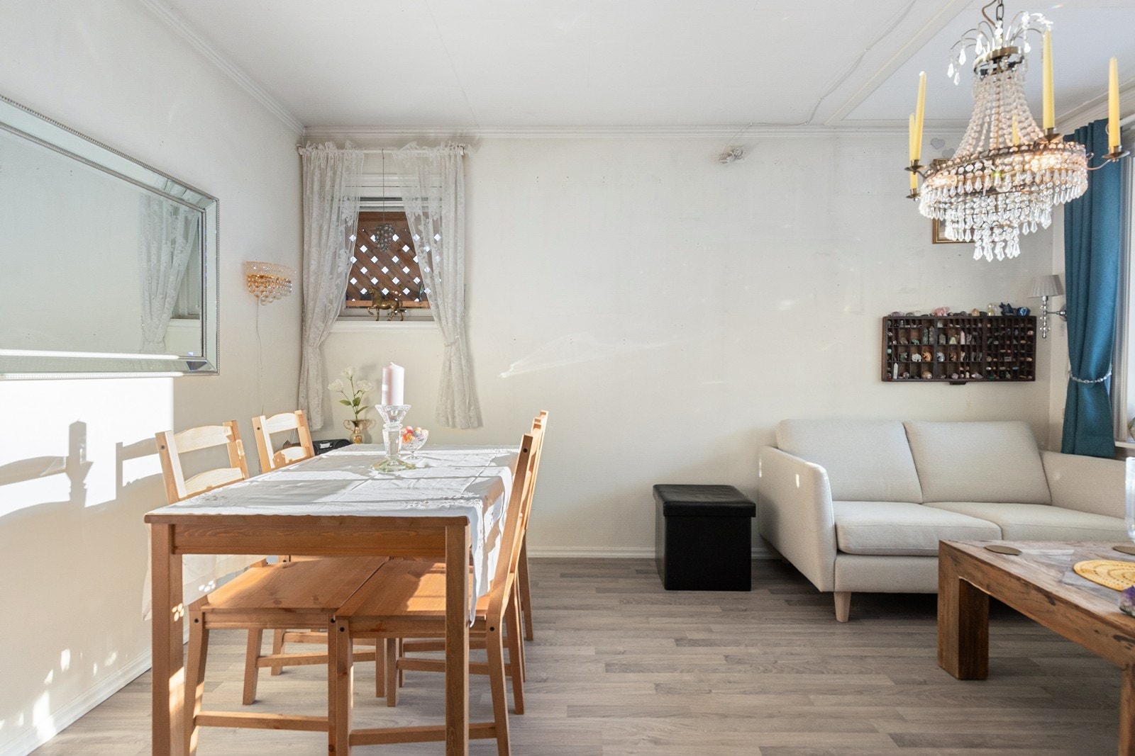 Ein har også plass til å innreie med eit spisebord. Galleribilde