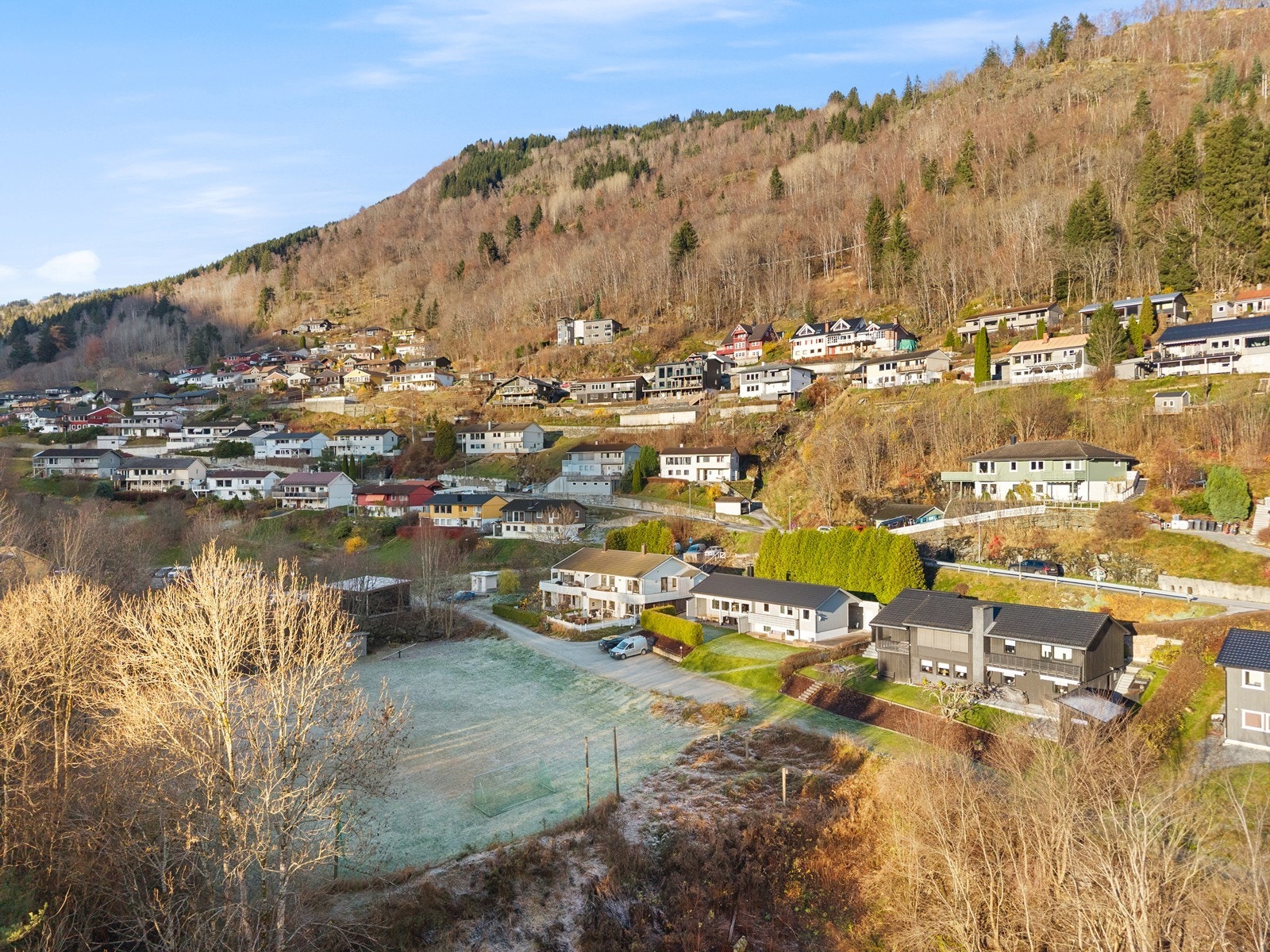 I Rutlinslid bur du med gåavstand til "alt", som blant anna kjøpesenter, skule, barnehage og aktivitetstilbod. Galleribilde