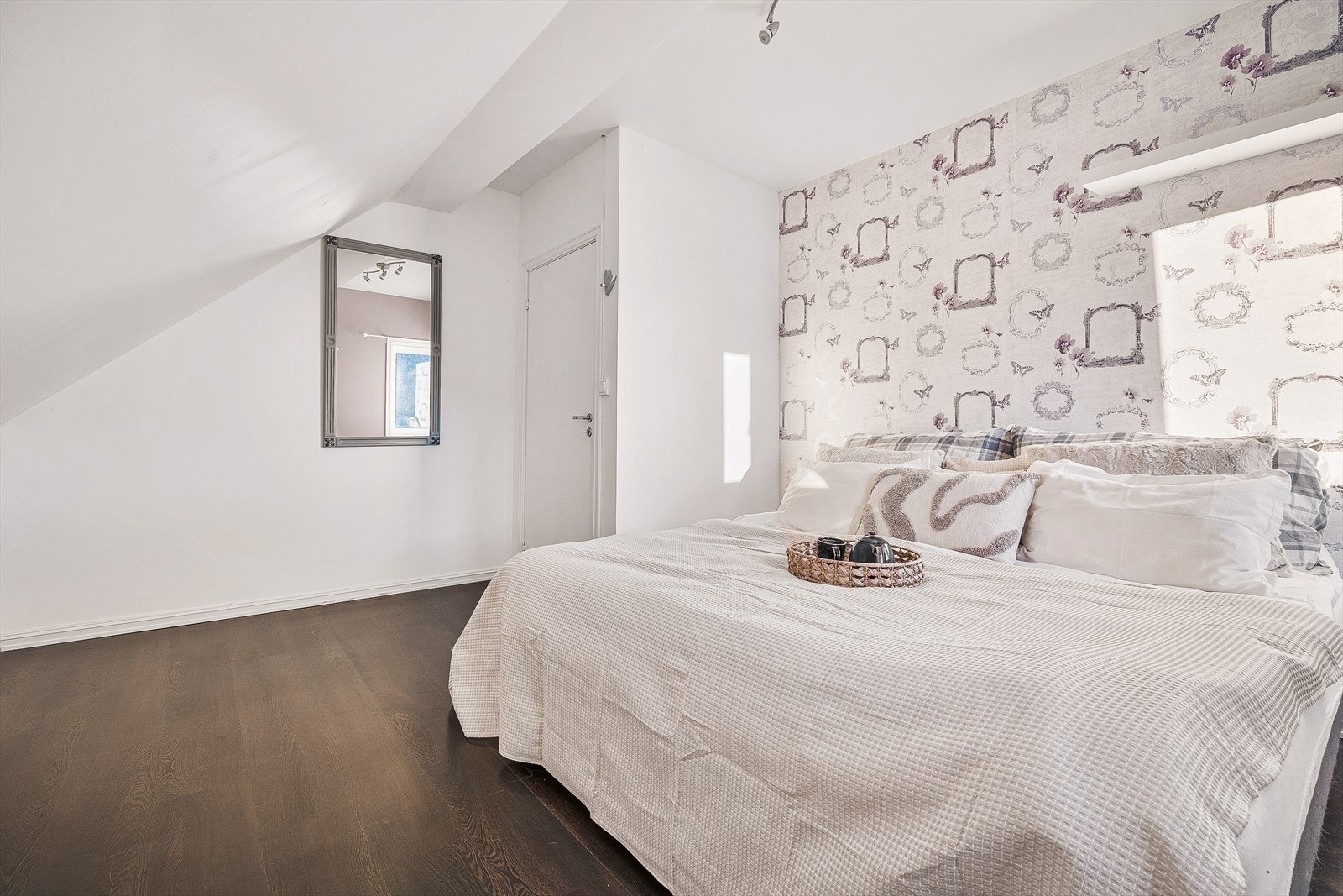 Her kan en sette inn kommoder som gir rikelig med oppbevaringsplass Galleribilde