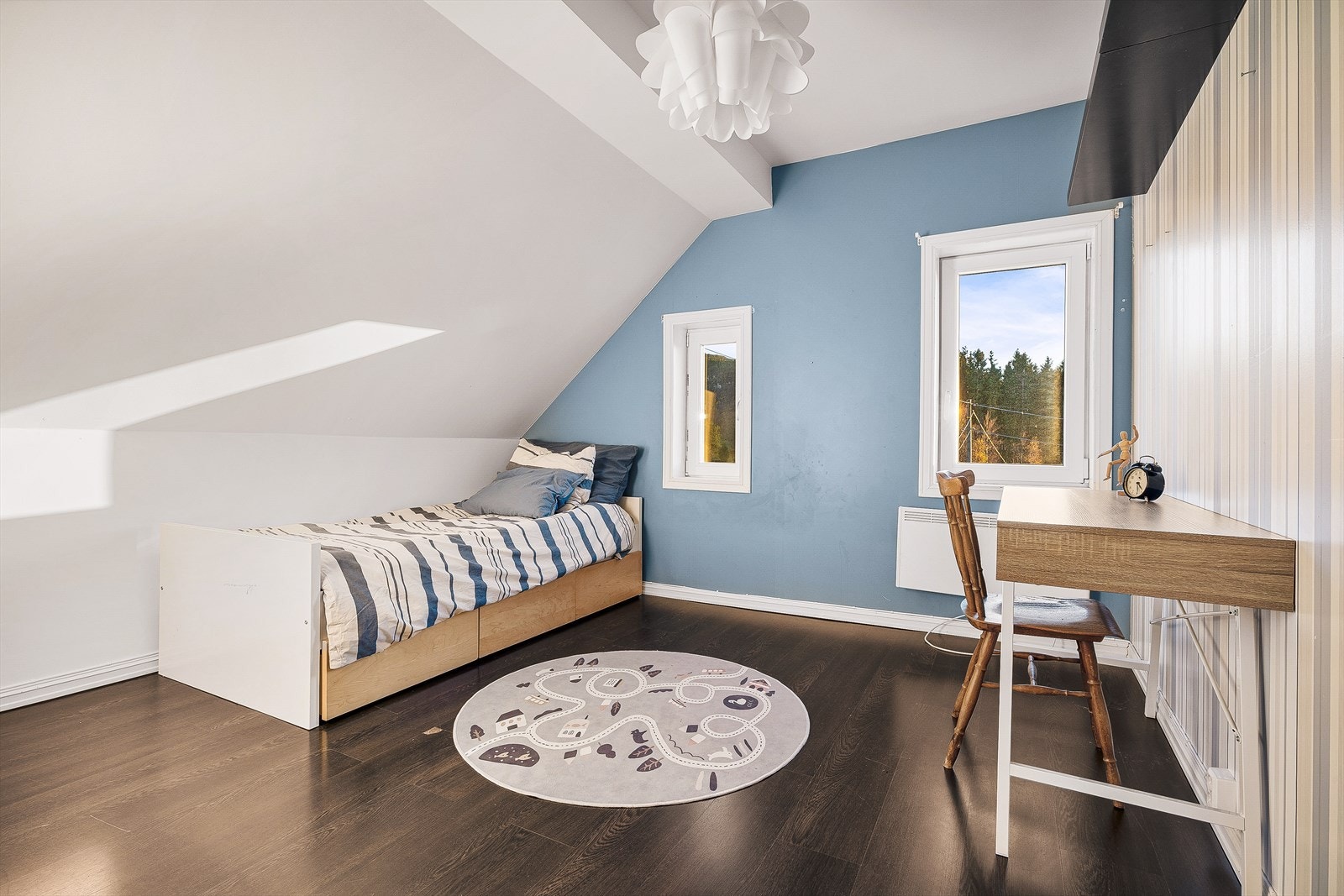 Boligens andre soverom blir i dag brukt som barnerom, og måler 11m². Her er det plass til både enkelt- og dobbeltseng Galleribilde